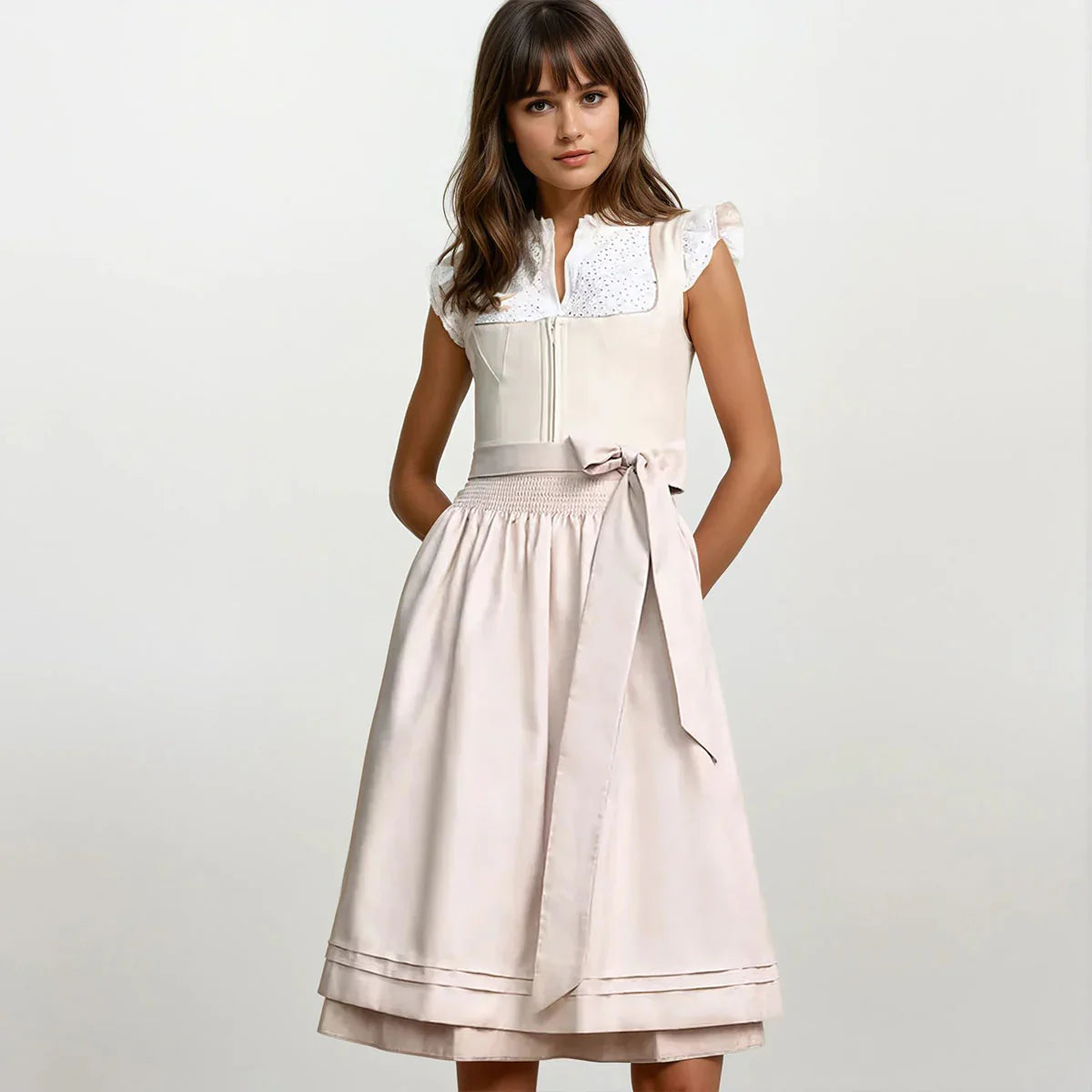 Klassisches Midi-Dirndl mit Schürze