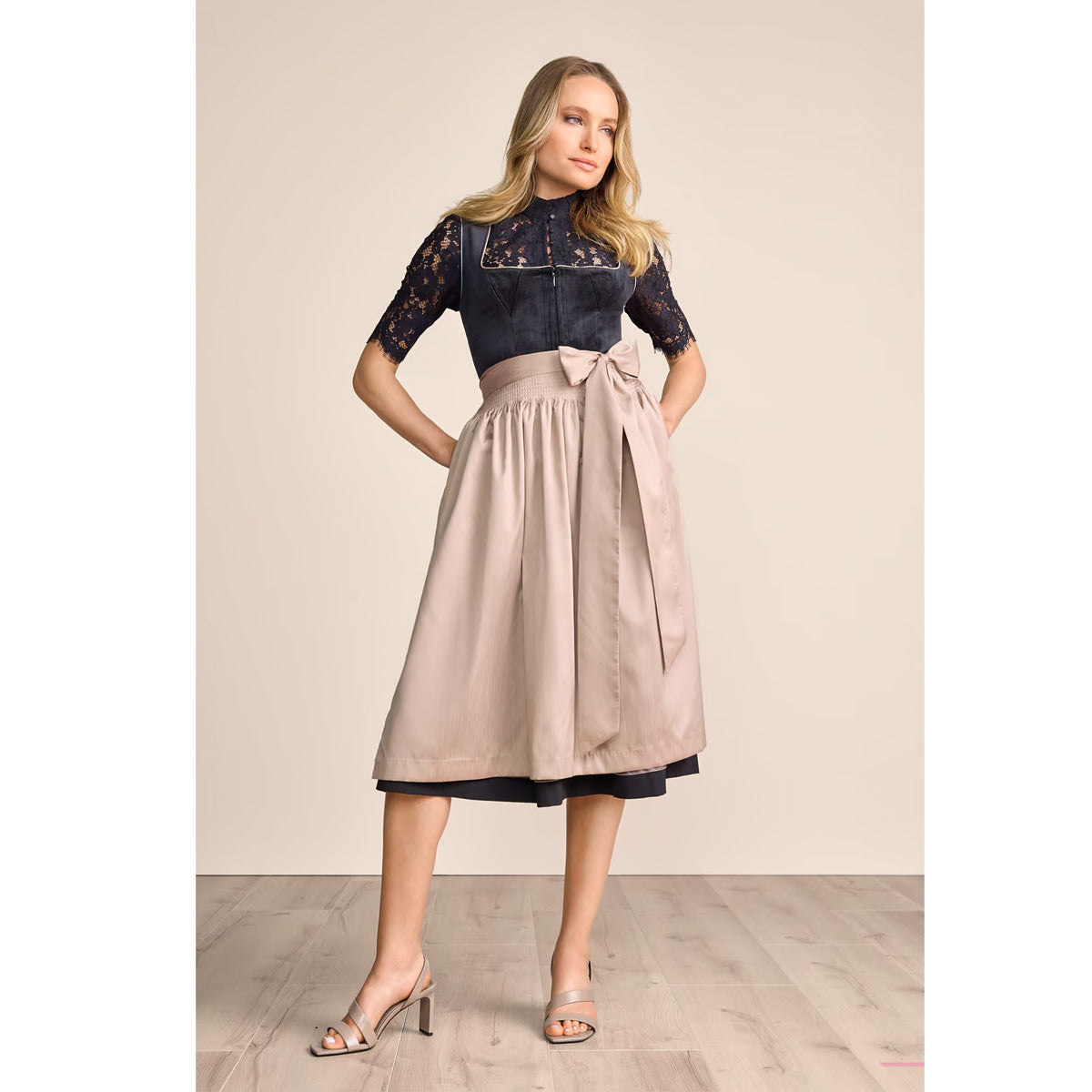Krüger Dirndl Suzanne Schwarz Beige Samt 70cm - Datschi Trachten