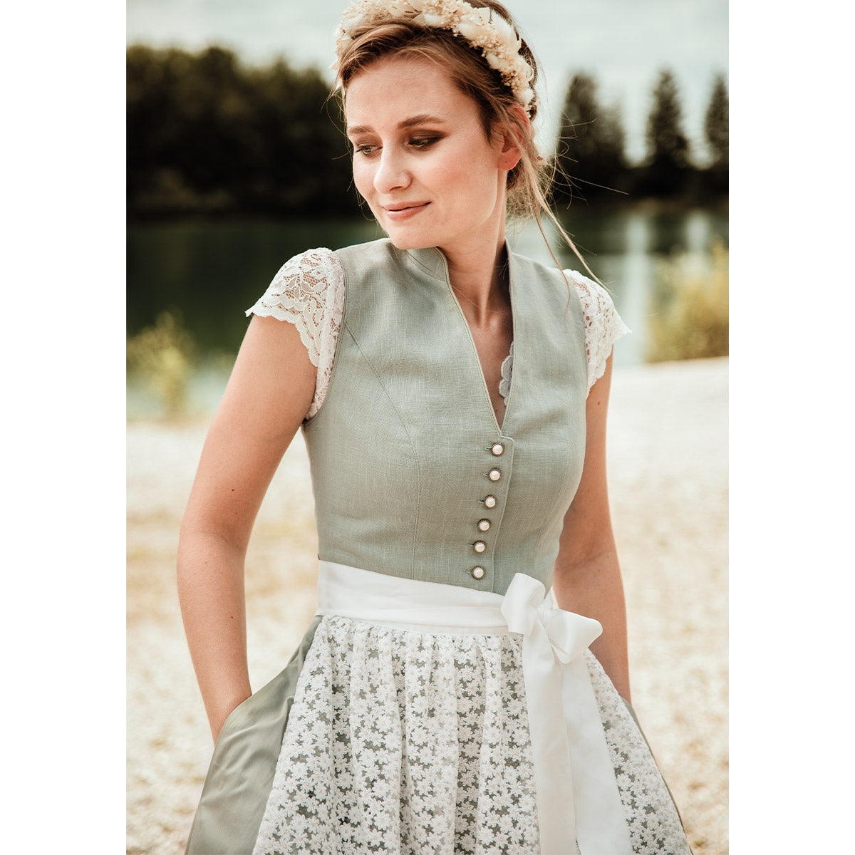 Alpenfee Dirndl Xara Mint Grün Hochgeschlossen 60cm - Datschi Trachten