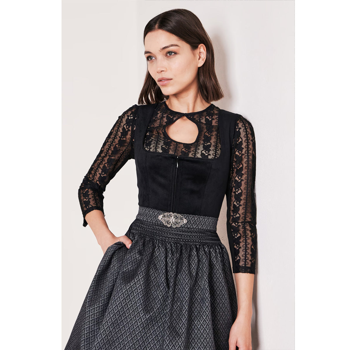 Krüger Dirndl Alisha Schwarz Samt 60cm - Datschi Trachten