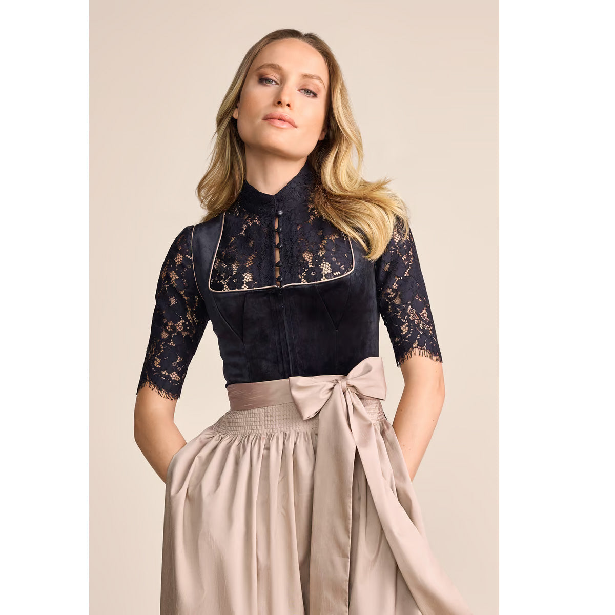 Krüger Dirndl Suzanne Schwarz Beige Samt 70cm - Datschi Trachten