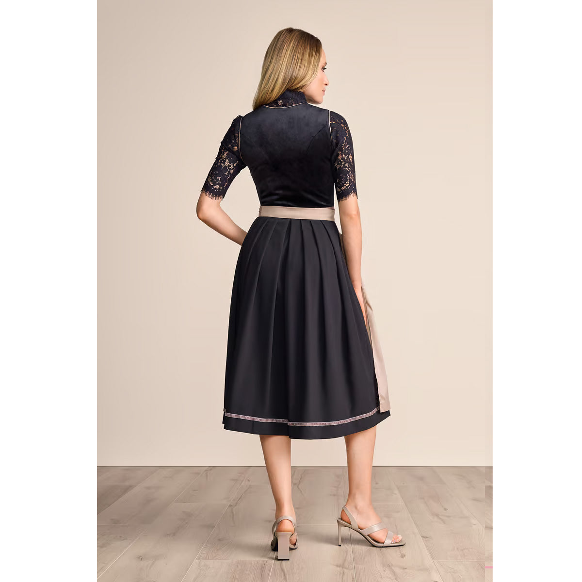 Krüger Dirndl Suzanne Schwarz Beige Samt 70cm - Datschi Trachten