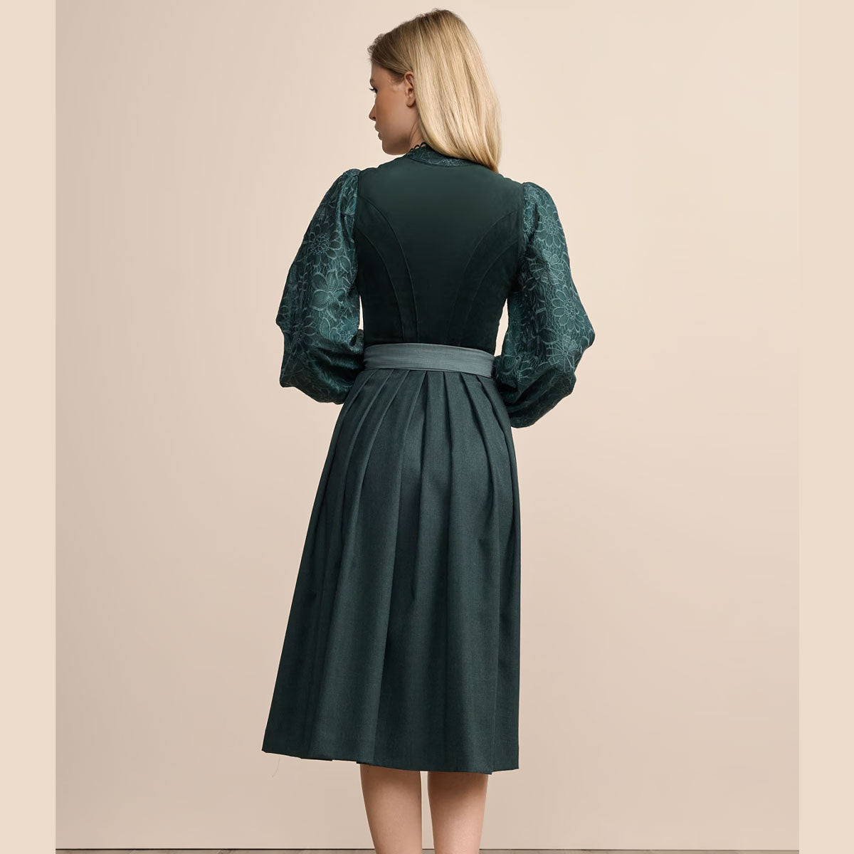 Krüger Dirndl Valera Tannengrün Herz-Ausschnitt 70cm - Datschi Trachten