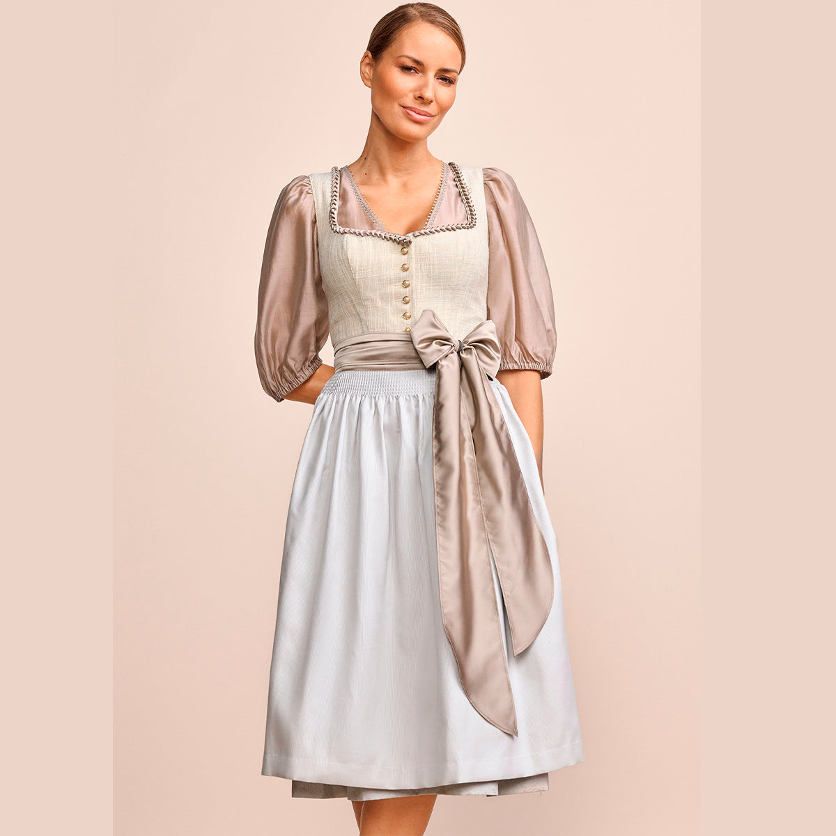Krüger Dirndl Annemarie Beige Blau Herzaussschnitt 70cm Mieder Muster: Leinen, Strichmuster Rock Muster: Ornamente Schürzen Muster: Einfarbig Ausschnitt: Herz Ausschnitt