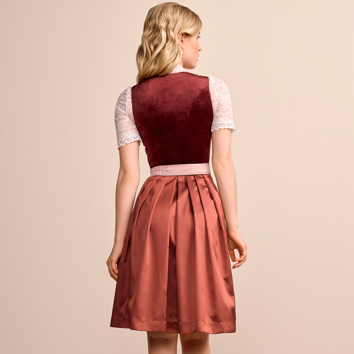 Krüger Dirndl Aurela Rot Samt Reißverschluss 60cm - Datschi Trachten