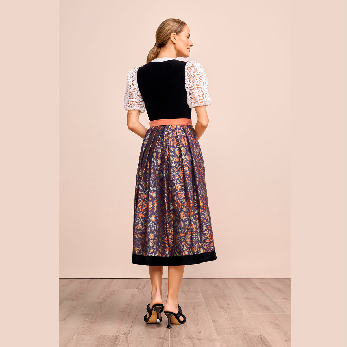 Krüger Dirndl Jacinta Schwarz Orange Blumenrock 80cm - Datschi Trachten
