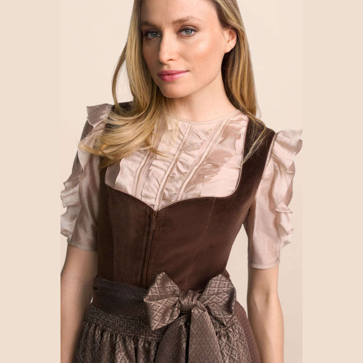 Krüger Dirndl Xana Braun Herz-Ausschnitt 80cm - Datschi Trachten