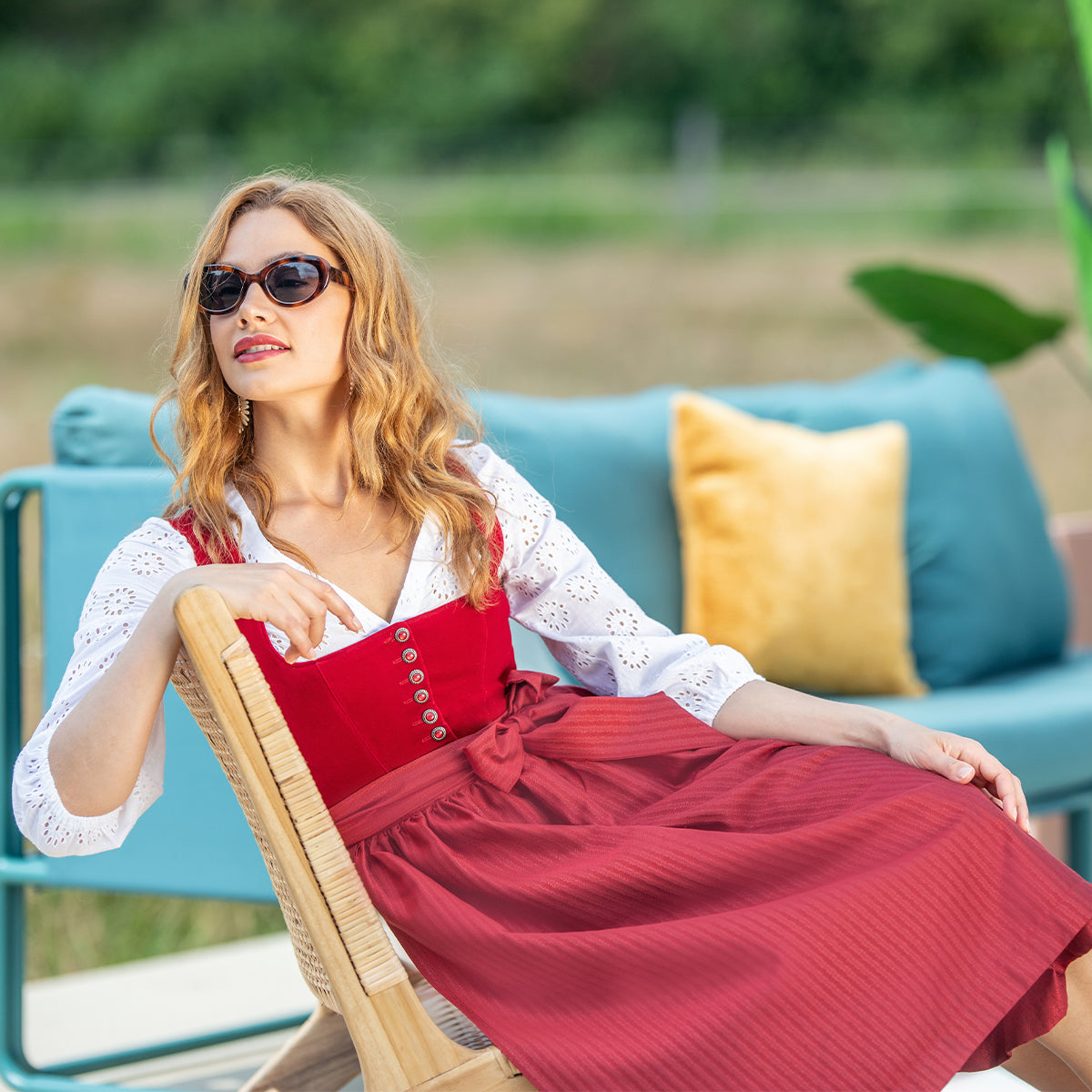 MarJo Dirndl Nußdorf Rot/Kirsche Samt Mieder 70cm Mieder Muster: Einfarbig, Samt Rock Muster: Einfarbig Schürzen Muster: Einfarbig, Gestreift Ausschnitt: Gerader Ausschnitt, Balkonett Ausschnitt