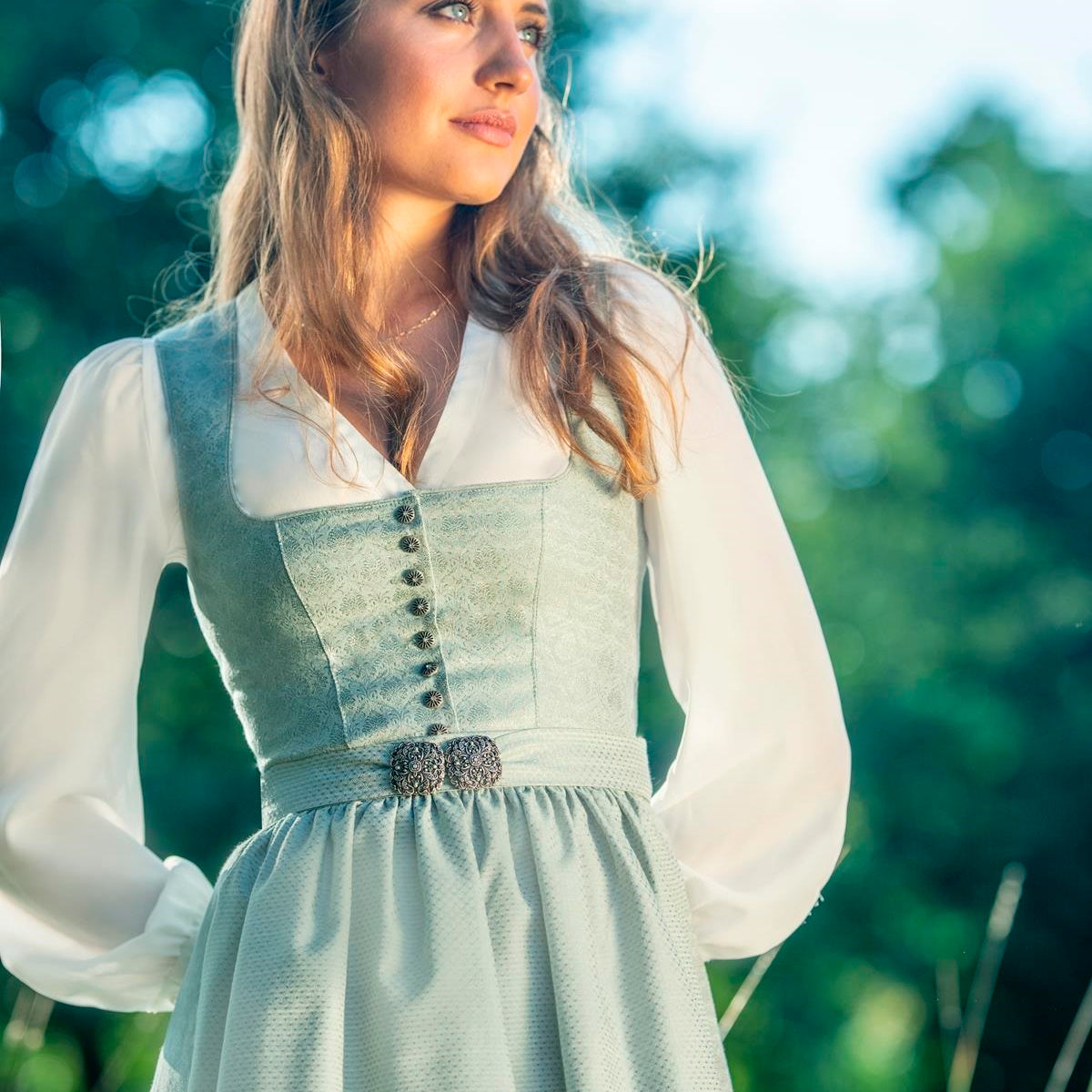 MarJo Dirndlbluse Jachenau Offwhite Langarm V-Ausschnitt - Datschi Trachten