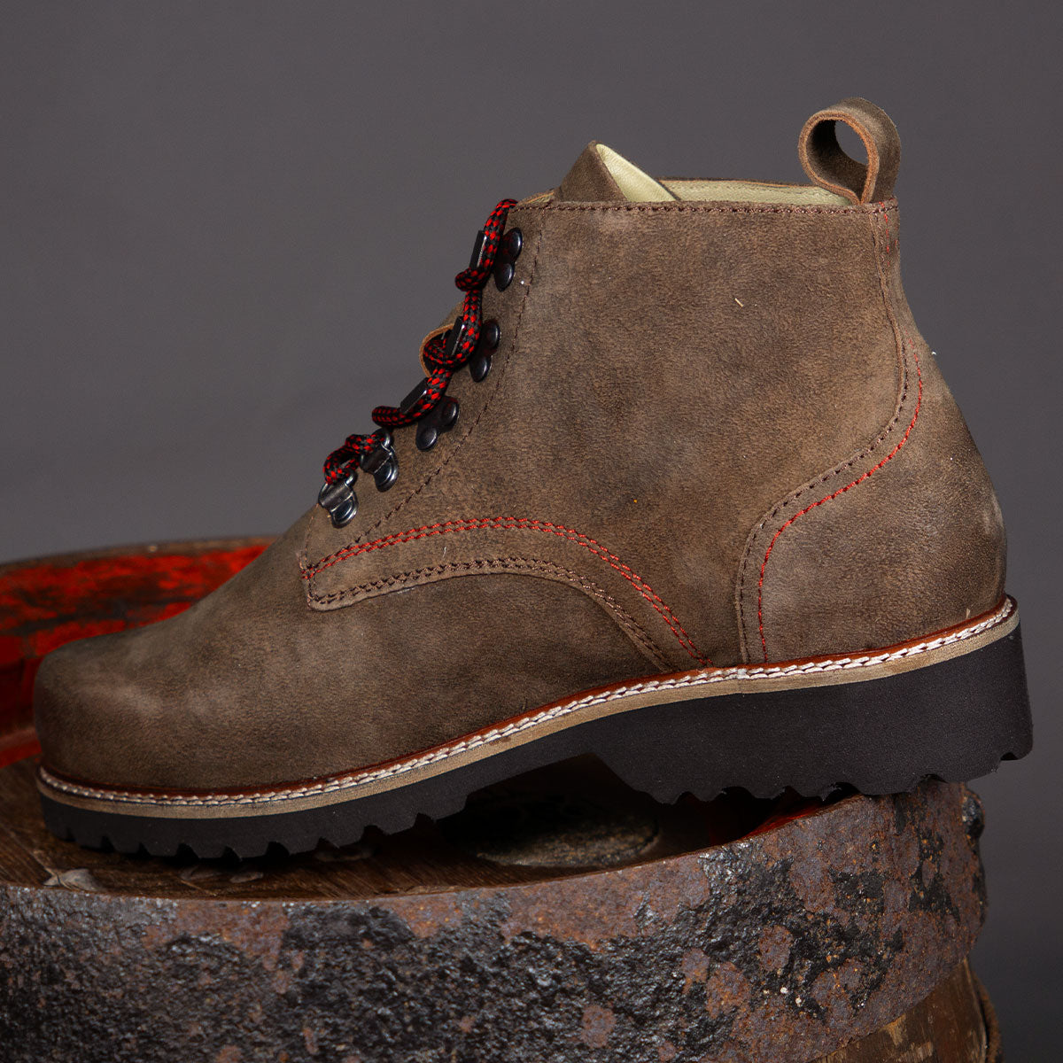 MeiSchua! Trachtenstiefel Rudl Braun Rot mit roten Schnürsenkel - Datschi Trachten