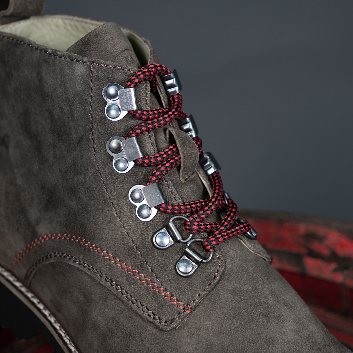 MeiSchua! Trachtenstiefel Rudl Marmor Rot mit roten Schnürsenkel - Datschi Trachten