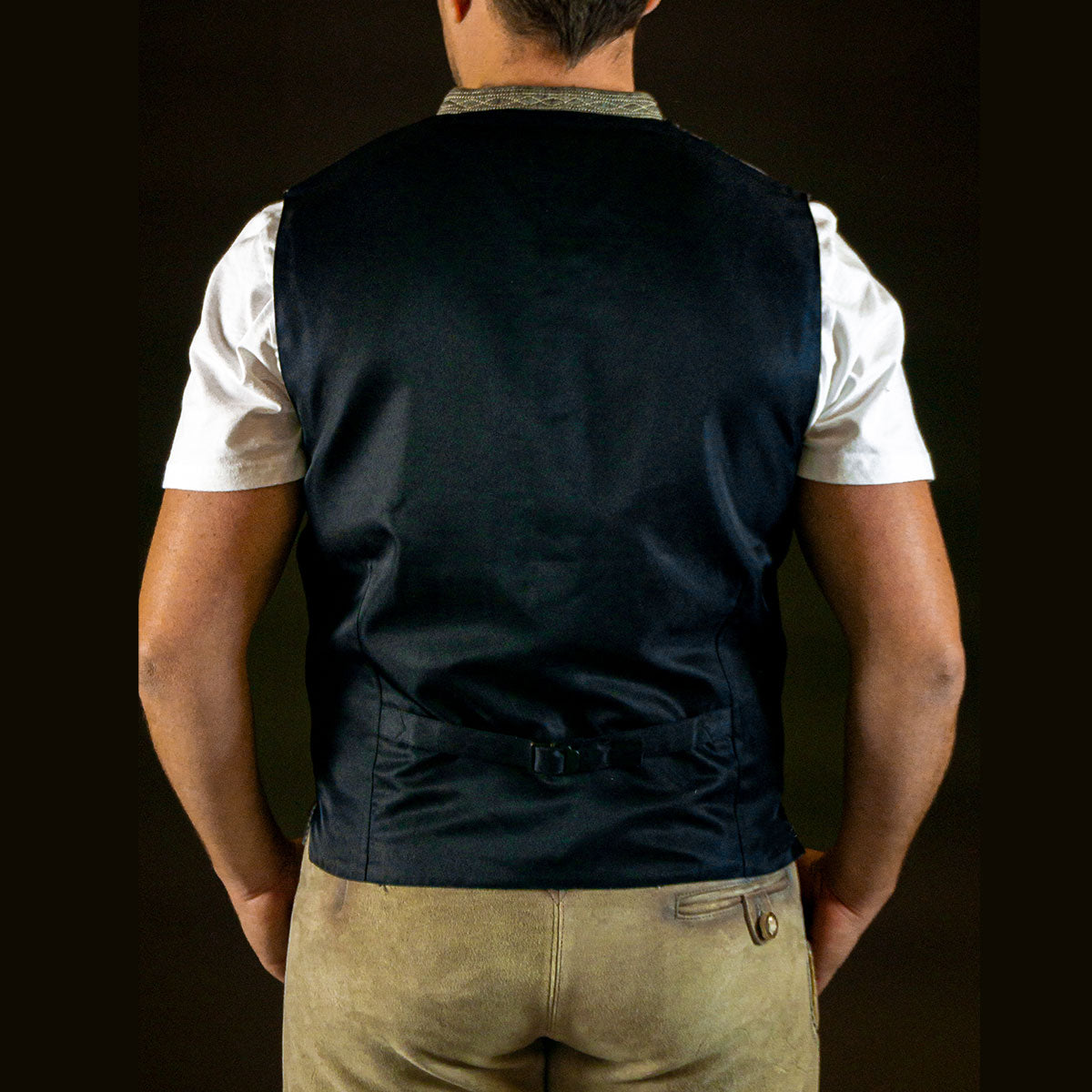 Herren-Trachtenweste-Rot-Leinen-Hinten-Schwarzer-Glatter-Polyester-Rücken