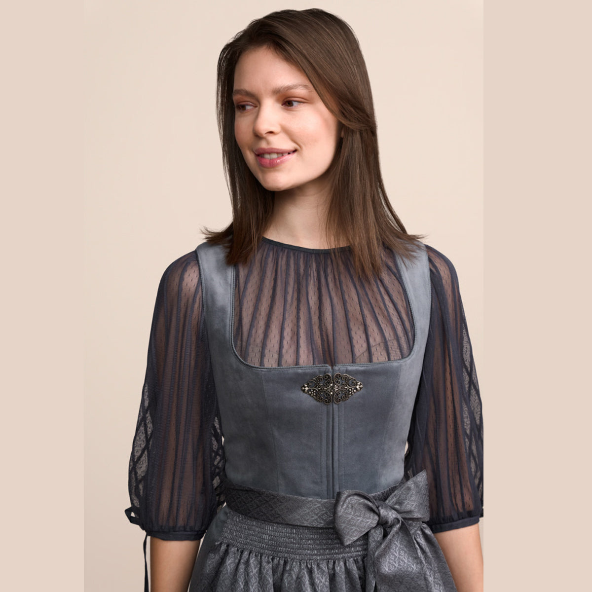 Krüger Dirndl Cari Hellgrau Samt Mieder 60cm - Datschi Trachten