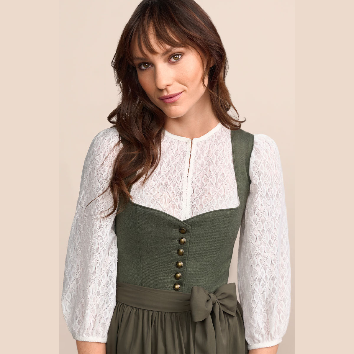 Krüger Dirndl Ileyna Grün Herzausschnitt 70cm - Datschi Trachten
