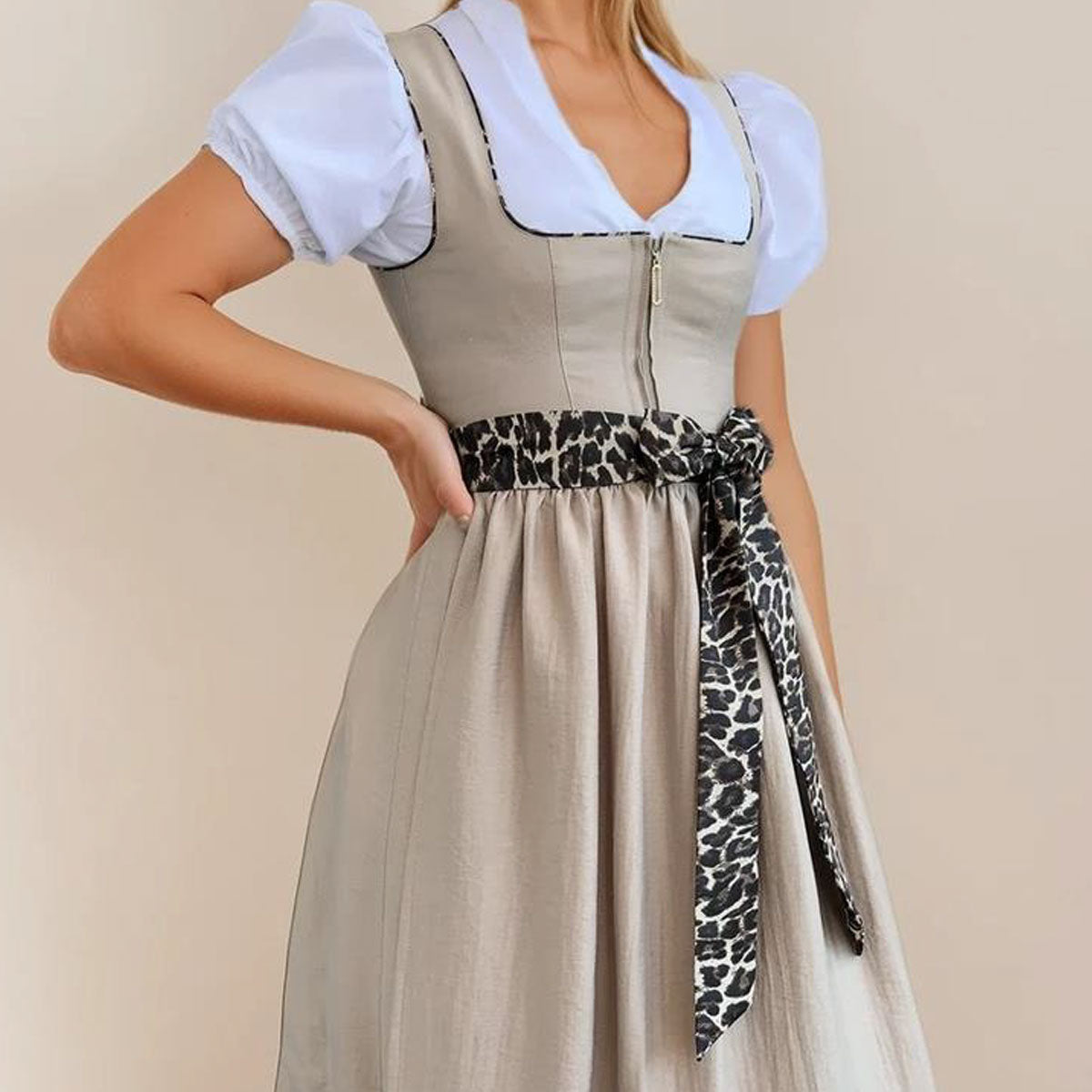 MarJo Dirndl Solea Leo Beige 65cm Kollektion Maxime Möckl - Datschi Trachten