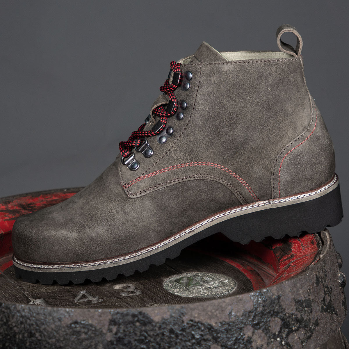 MeiSchua! Trachtenstiefel Rudl Marmor Rot mit roten Schnürsenkel - Datschi Trachten
