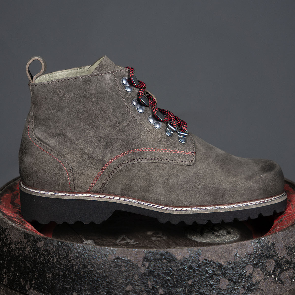 MeiSchua! Trachtenstiefel Rudl Marmor Rot mit roten Schnürsenkel - Datschi Trachten